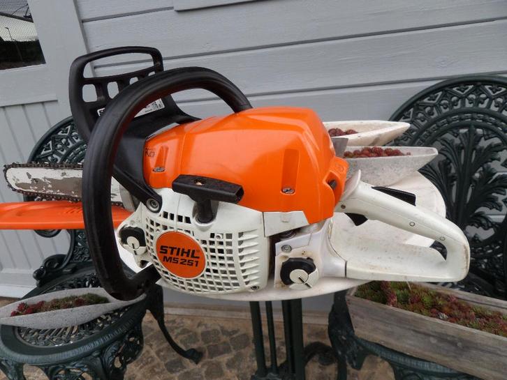 Stihl kettingzaag MS251, Doe-het-zelf en Bouw, Gereedschap | Zaagmachines, Gebruikt, Kettingzaag, Ophalen of Verzenden