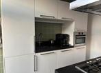 KEUKEN MET KOOKEILAND + APPARATUUR, Huis en Inrichting, Keuken | Complete keukens, Wit, Graniet of Steen, Dubbelwandige keuken