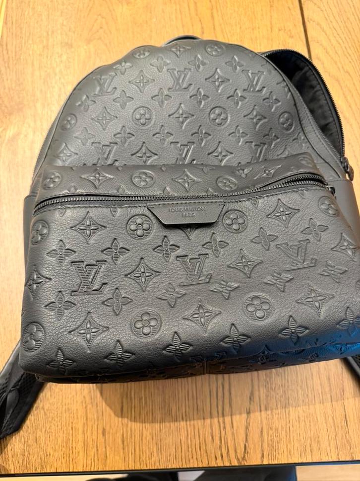 Louis Vuitton - Discovery Backpack (M46553), Shadow Monogram, Handtassen en Accessoires, Tassen | Rugtassen, Nieuw, Ophalen