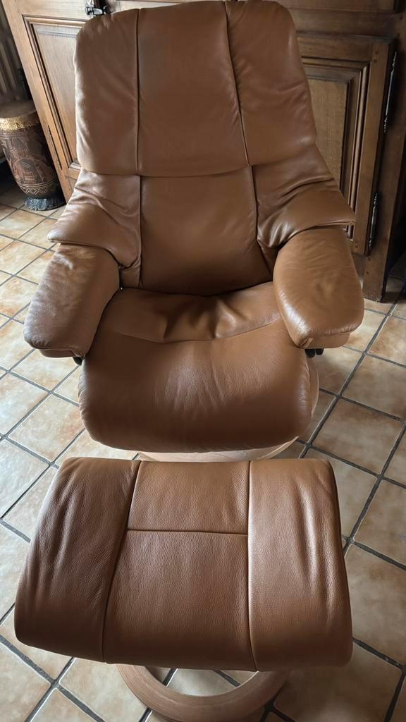 Fauteuil + pouf Stressless Reno, Huis en Inrichting, Zetels | Complete zithoeken, Leer, Ophalen