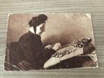 L. Hodebert - La Dentelliere - kantwerkster, Ophalen of Verzenden