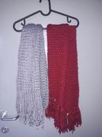 2 dikke sjaals rood en grijs, Porté, Enlèvement, Écharpe
