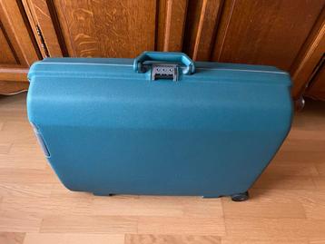 2 stevige valiezen beschikbaar voor biedingen