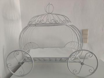 Carrosse de princesse en fer blanc 88x42x75