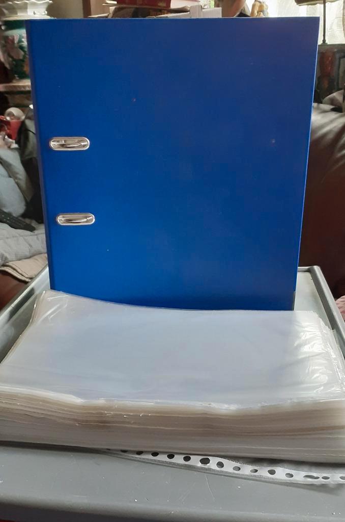 Classeur A4 anneau levier + 136 chemises plastique, Diversen, Schoolbenodigdheden, Zo goed als nieuw, Ophalen of Verzenden