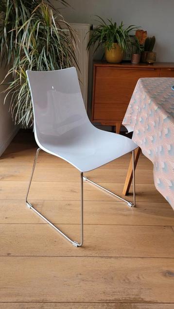 Set van 6 witte stoelen beschikbaar voor biedingen