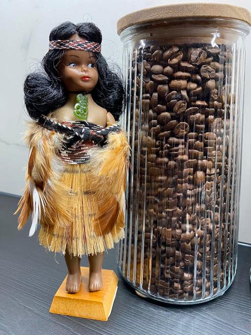 Maori meisje uit Nieuw-Zeeland (vintage pop jaren 50-60), Collections, Poupées, Comme neuf, Poupée, Enlèvement ou Envoi