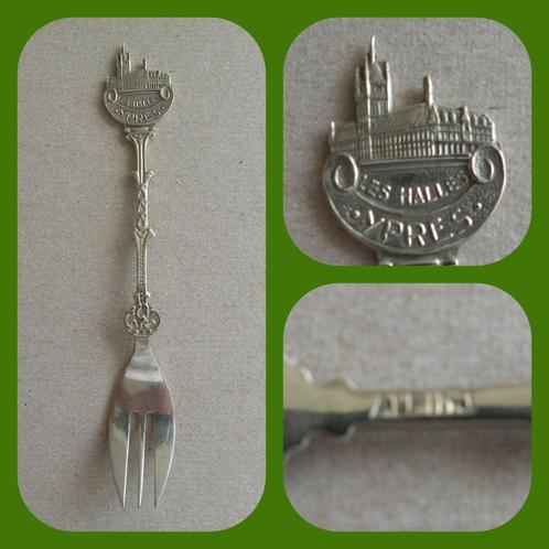 Vorkje Ypres Les Halles             (Verzendkosten € 1,90), Verzamelen, Porselein, Kristal en Bestek, Zo goed als nieuw, Bestek