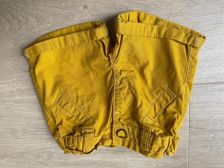 kiabi okergele short maat 56, Kinderen en Baby's, Babykleding | Maat 56, Zo goed als nieuw, Jongetje of Meisje, Broekje, Ophalen of Verzenden