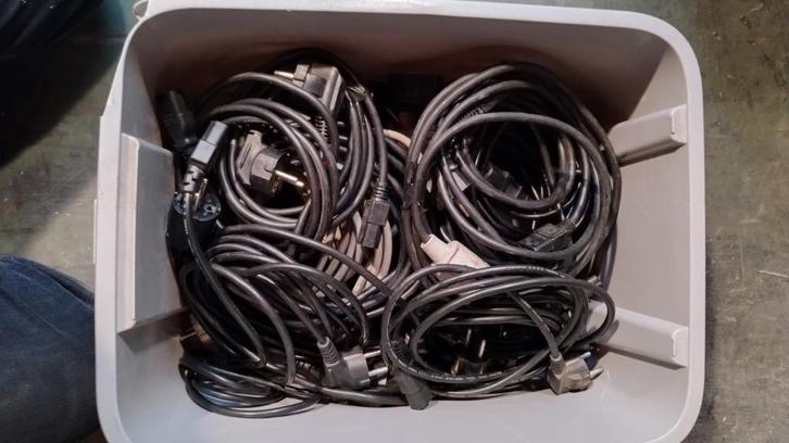Câbles alimentation avec connecteur IEC C13 - 28 pièces, Muziek en Instrumenten, Kabels en Stekkers, Gebruikt, Apparatuur, Ophalen
