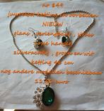 849. Parure de bijoux : collier et boucles d'oreilles, NEW @, Bijoux, Sacs & Beauté, Colliers, Vert, Autres matériaux, Avec pendentif
