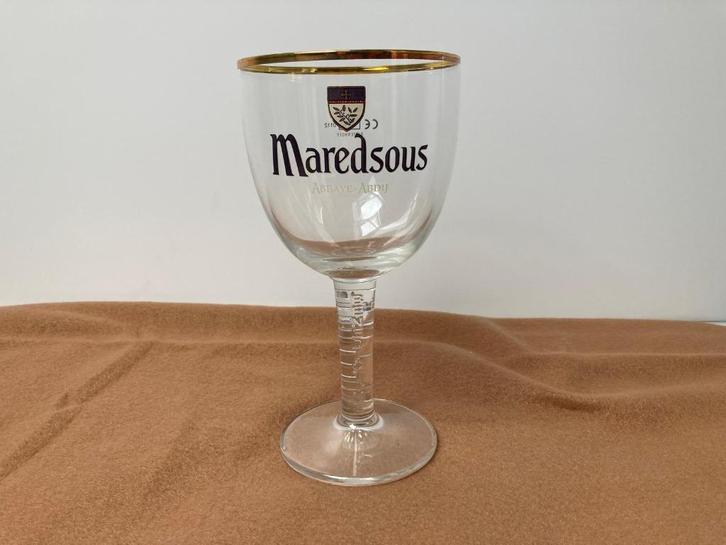 Set van 6 Maredsous kelk- of bierglazen – stijlvol met goude, Huis en Inrichting, Keuken | Servies, Zo goed als nieuw, Glas of Glazen