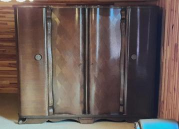 Retro Kleerkast / 4- deurs beschikbaar voor biedingen