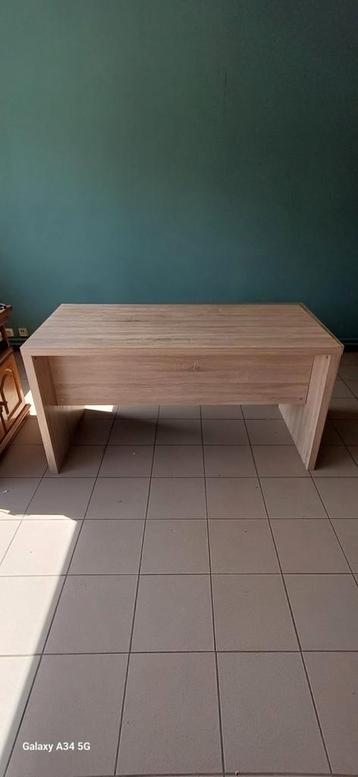 Bureau beschikbaar voor biedingen