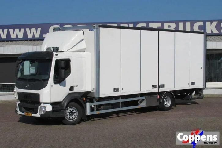 Volvo FL 250 Bakwagen + 6 deuren + Laadklep 2000 kg, Auto's, Vrachtwagens, Bedrijf, Diesel, Automaat, Wit