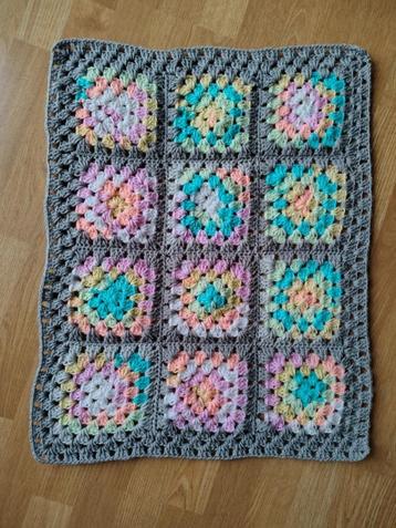 Gehaakt baby dekentje in zomerse kleuren   beschikbaar voor biedingen