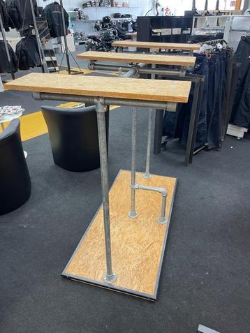 Présentoir en bois, Enlèvement