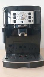 Espressomachine van Delonghi magnifica S., Elektronische apparatuur, Espresso apparaat, 10 kopjes of meer, Zo goed als nieuw, Afneembaar waterreservoir