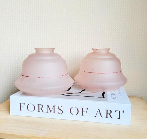Mooie set v 2 vintage roze matt glazen lampenkapjes!, Huis en Inrichting, Lampen | Lampenkappen, Zo goed als nieuw, Ophalen of Verzenden
