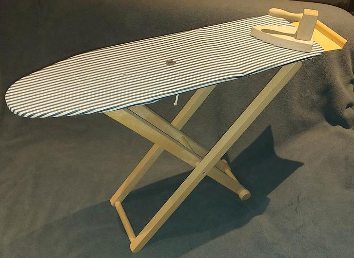 Houten strijkplank en strijkijzer, Kinderen en Baby's, Speelgoed | Houten speelgoed, Gebruikt, Meubelstuk of Keukentje, Ophalen