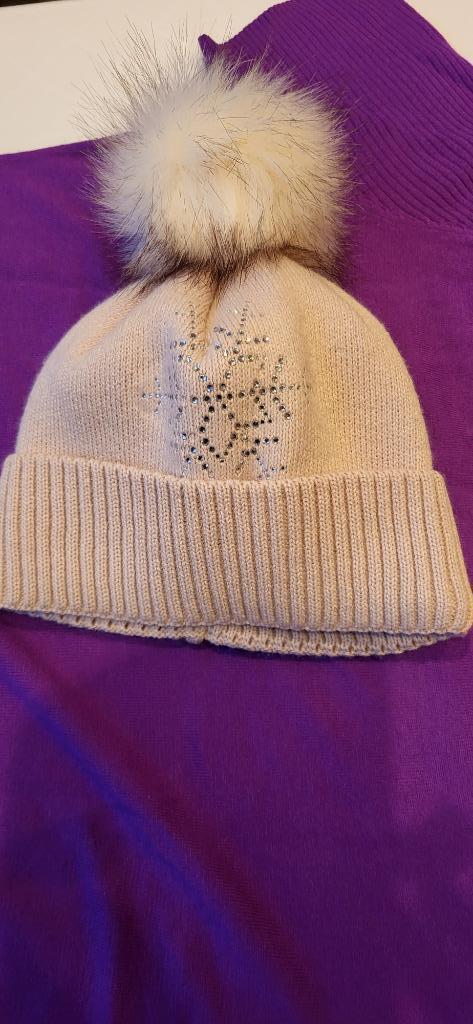 Bonnet avec motif perles + pompon. NOUVEAU coloris : beige c, Vêtements | Femmes, Bonnets, Écharpes & Gants, Neuf, Bonnet, Enlèvement ou Envoi