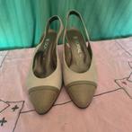 Beige schoentjes met gesloten tenen en hakje (maatje 39), Ophalen, Schoenen met lage hakken, Beige, Gedragen