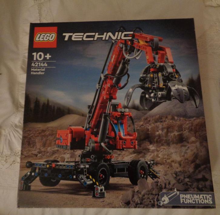 Lego Technic  nr. 42144, Kinderen en Baby's, Speelgoed | Duplo en Lego, Zo goed als nieuw, Lego, Ophalen