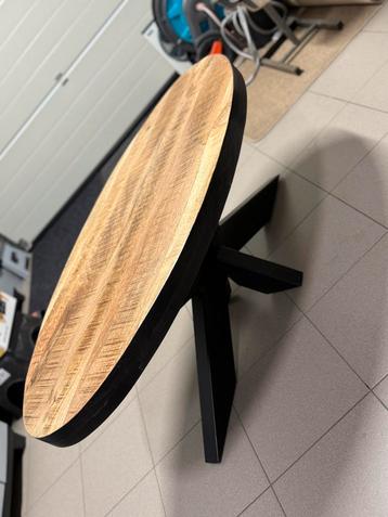 Industriële ovalen salontafel (mangohout) beschikbaar voor biedingen