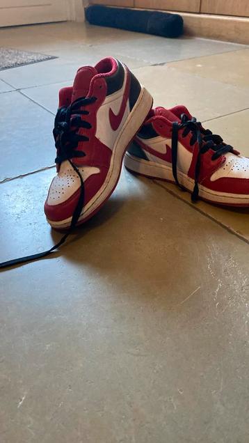 Nike Jordans rouge blanc noir, Enlèvement ou Envoi, Comme neuf, Chaussures