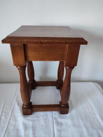 Bijzettafeltje eik beschikbaar voor biedingen