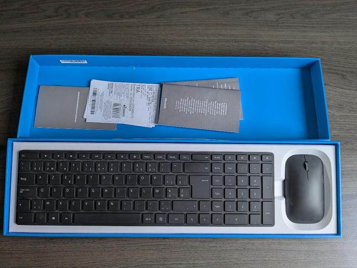Draadloos Microsoft keyboard en muis, Computers en Software, Toetsenborden, Zo goed als nieuw, Azerty, Draadloos, Toetsenbord en muis-set