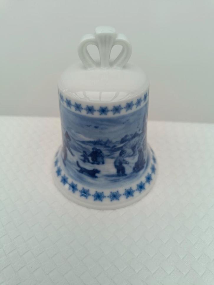 Porseleinen kerstklokjes met klepeltje. Herkomst/ Duitsland., Diversen, Kerst, Zo goed als nieuw, Ophalen of Verzenden