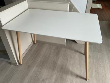 Table à manger beschikbaar voor biedingen