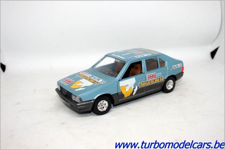 Alfa Romeo 33 1/24 Burago, Hobby en Vrije tijd, Modelauto's | 1:24, Zo goed als nieuw, Auto, Burago, Ophalen of Verzenden