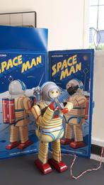 Robot Space Man, Collections, Enlèvement