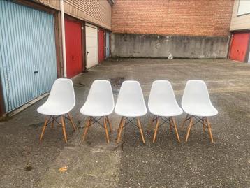 Stoelen 'Eames' replica 3 stuks beschikbaar voor biedingen