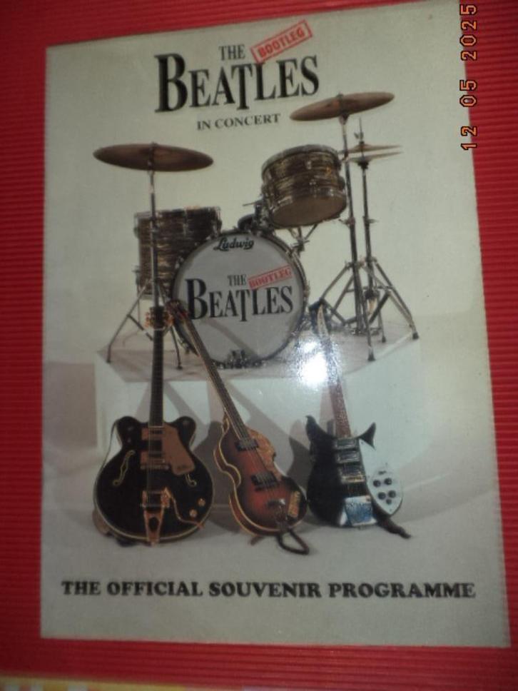 The bootleg BEATLES: 'The official souvenir programme'. 1994, Livres, Musique, Utilisé, Artiste, Enlèvement ou Envoi