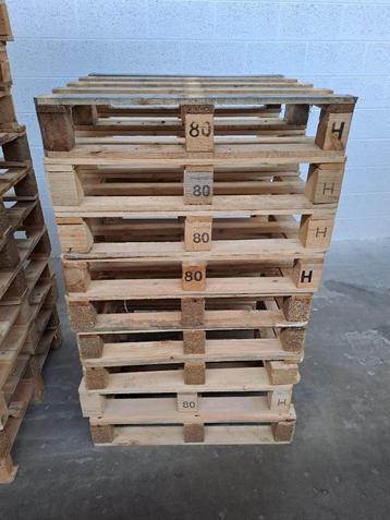 Palette carrée 80 x 80 beschikbaar voor biedingen