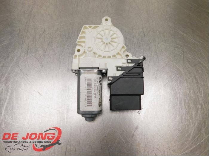 Moteur de vitre portière d'un Volkswagen Touran, Autos : Pièces & Accessoires, Carrosserie & Tôlerie, Volkswagen, Utilisé, 3 mois de garantie