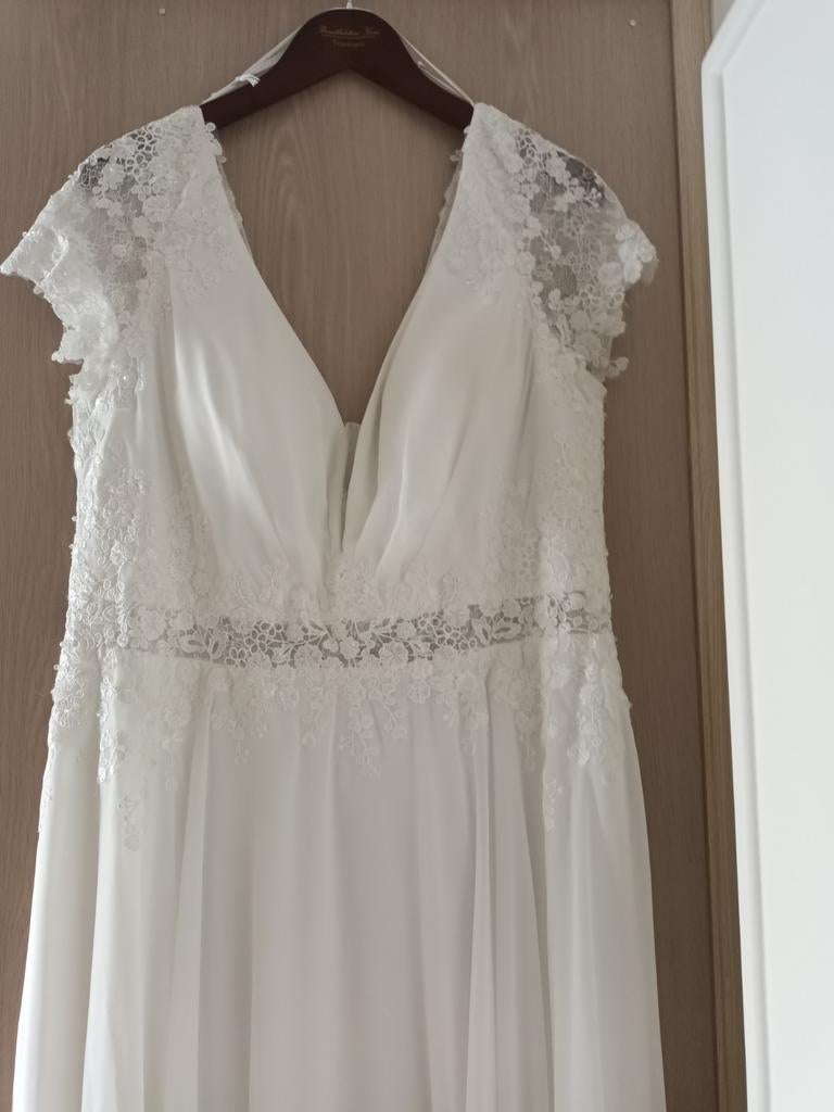 Trouwkleed Nieuw maat 50 enkel aangehad om te passen te koop, Ophalen