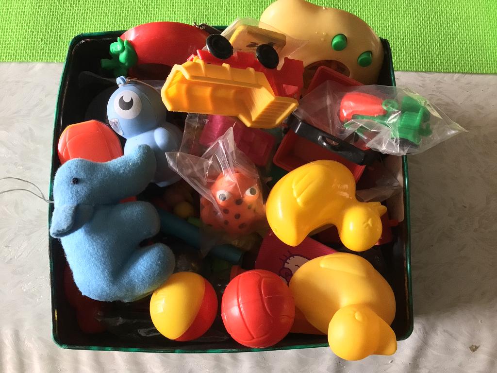 Doos carnaval uitwerp dingen, Ophalen