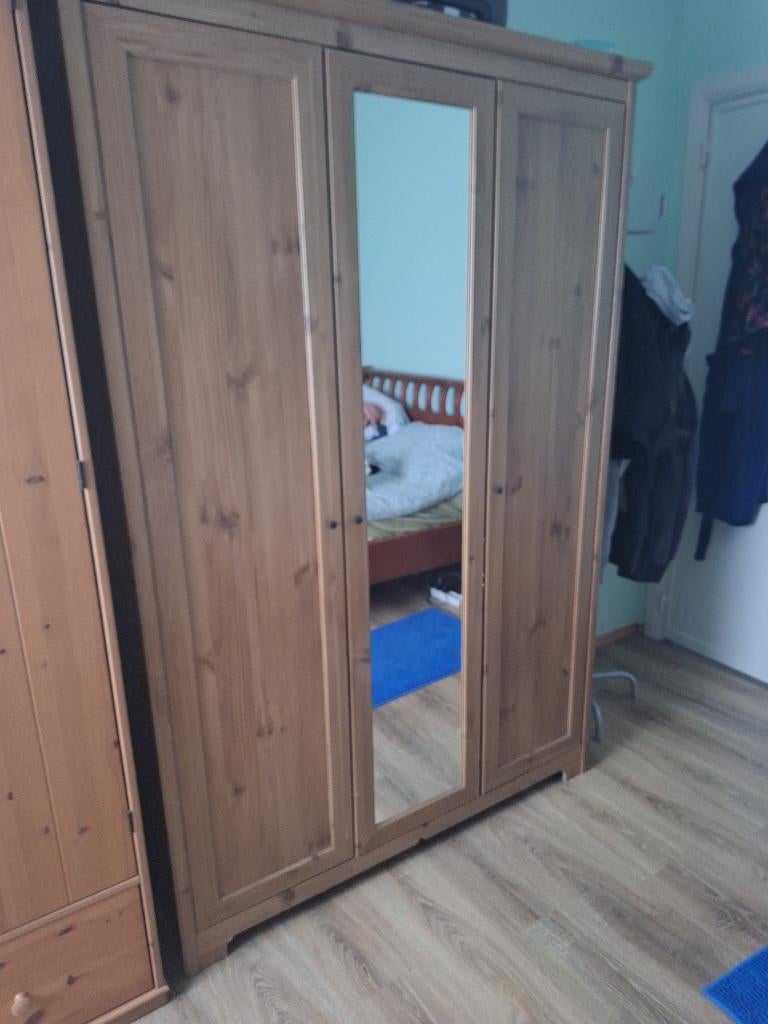 Garde Robe 3 portes Ikea, Avec tablette(s), Comme neuf, 100 à 150 cm, 50 à 75 cm