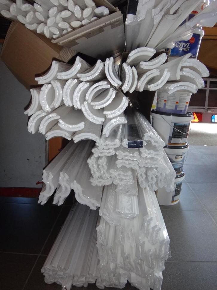 Moulures pour plafond, Bricolage & Construction, Plinthes & Finitions, Neuf, Moulures, Autres matériaux, 250 cm ou plus, Enlèvement