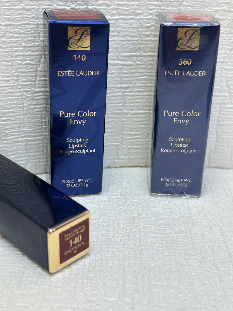 2 luxe Estée Lauder lipsticks – nieuw / ongebruikt, Ophalen of Verzenden, Nieuw, Lippen, Make-up