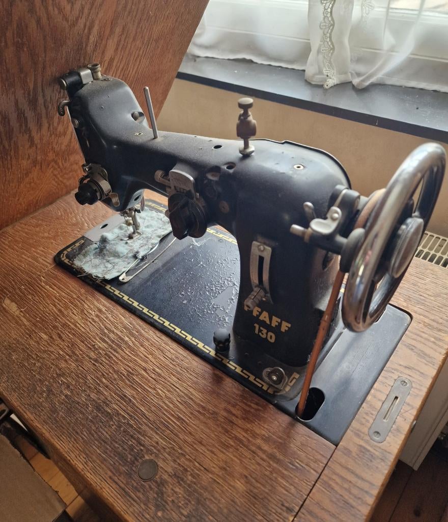Ancienne machine à coudre Pfaff 130., Ophalen