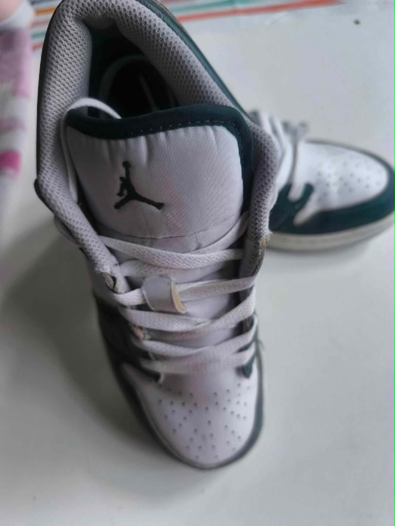 Nike Air Jordan blanches et noires pointure 41 -bon état, Sports & Fitness, Enlèvement ou Envoi, Utilisé, Chaussures