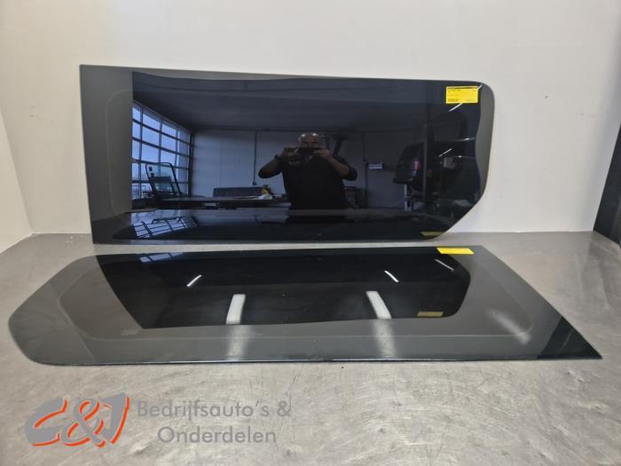 Vitre porte latérale de chargement d'un Renault Trafic, Autos : Pièces & Accessoires, Renault, -, 3 mois de garantie, Utilisé