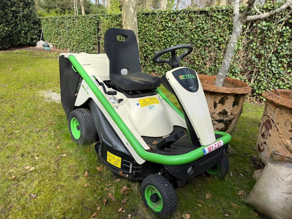 Tracteur à vendre chez Etesia, Jardin & Terrasse, Tondeuses autoportées, Enlèvement, Utilisé, Fonction de mulching, 120 cm ou plus