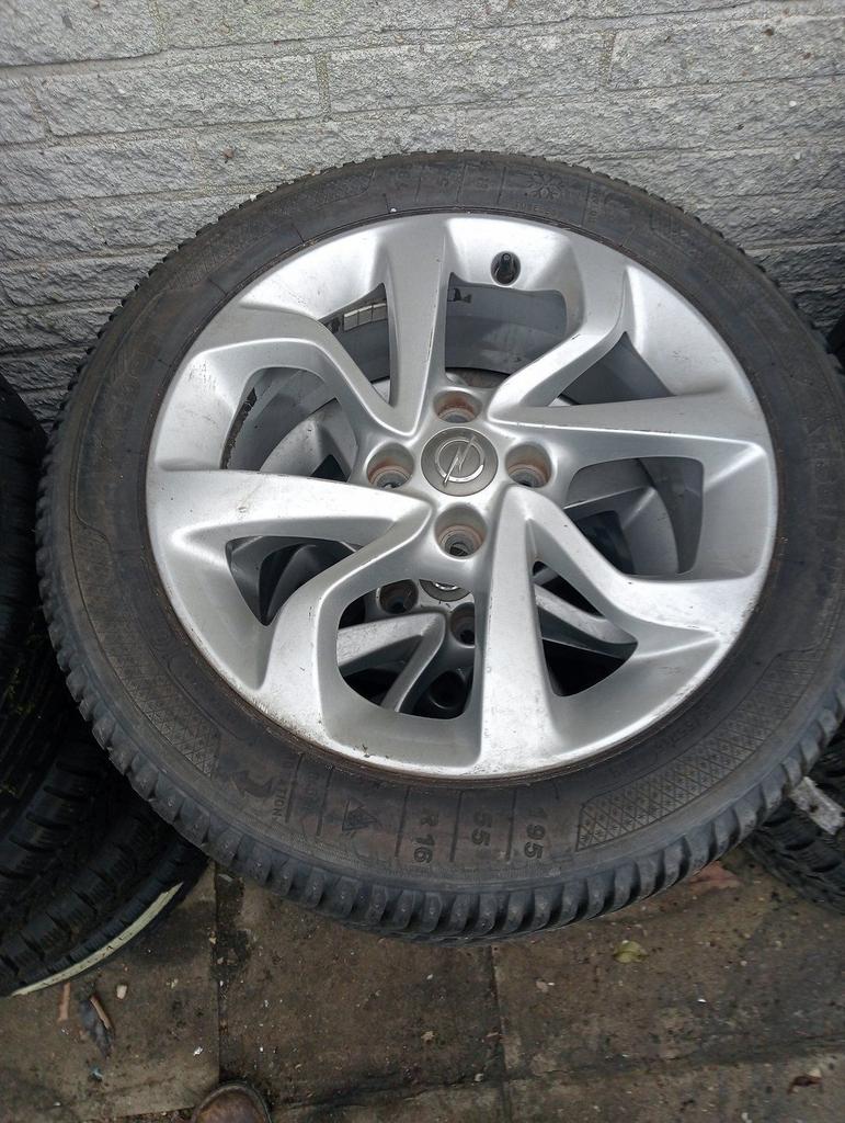 Opel Corsa 16 inch Velgen + winterbanden, Auto-onderdelen, Gebruikt, -, -, Banden en Velgen