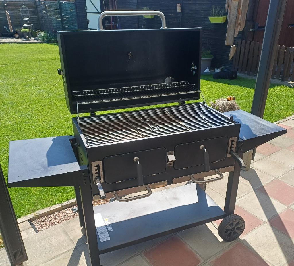 Barbecue charbon + meuble, Jardin & Terrasse, Enlèvement, Utilisé, Autre marque